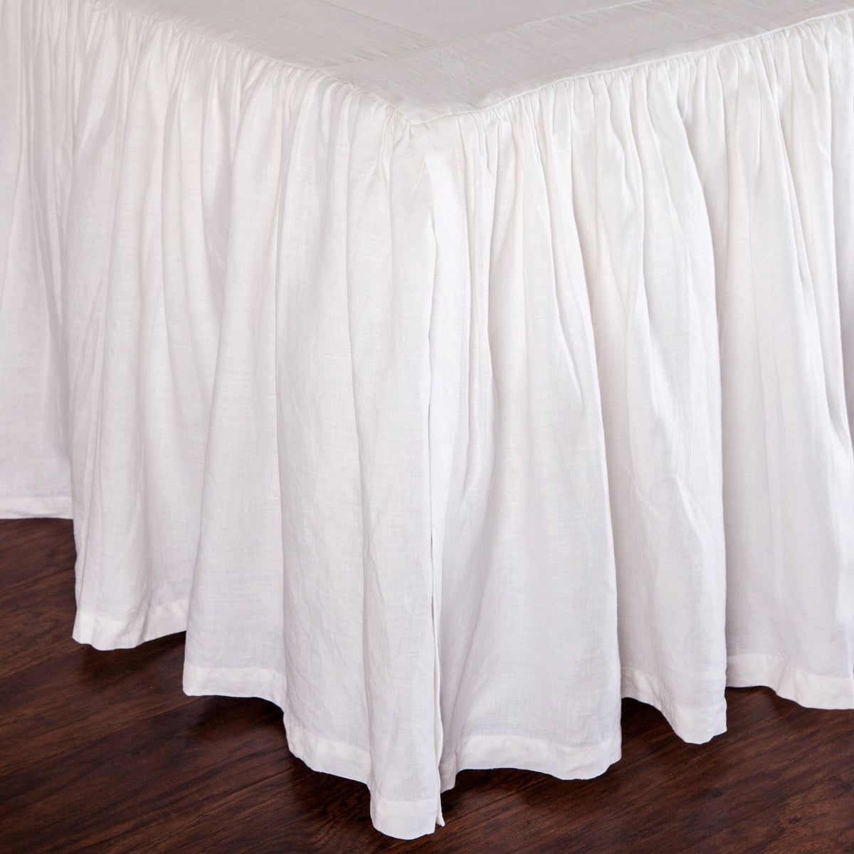 POM POM GATHERED LINEN BEDSKIRT- WHITE