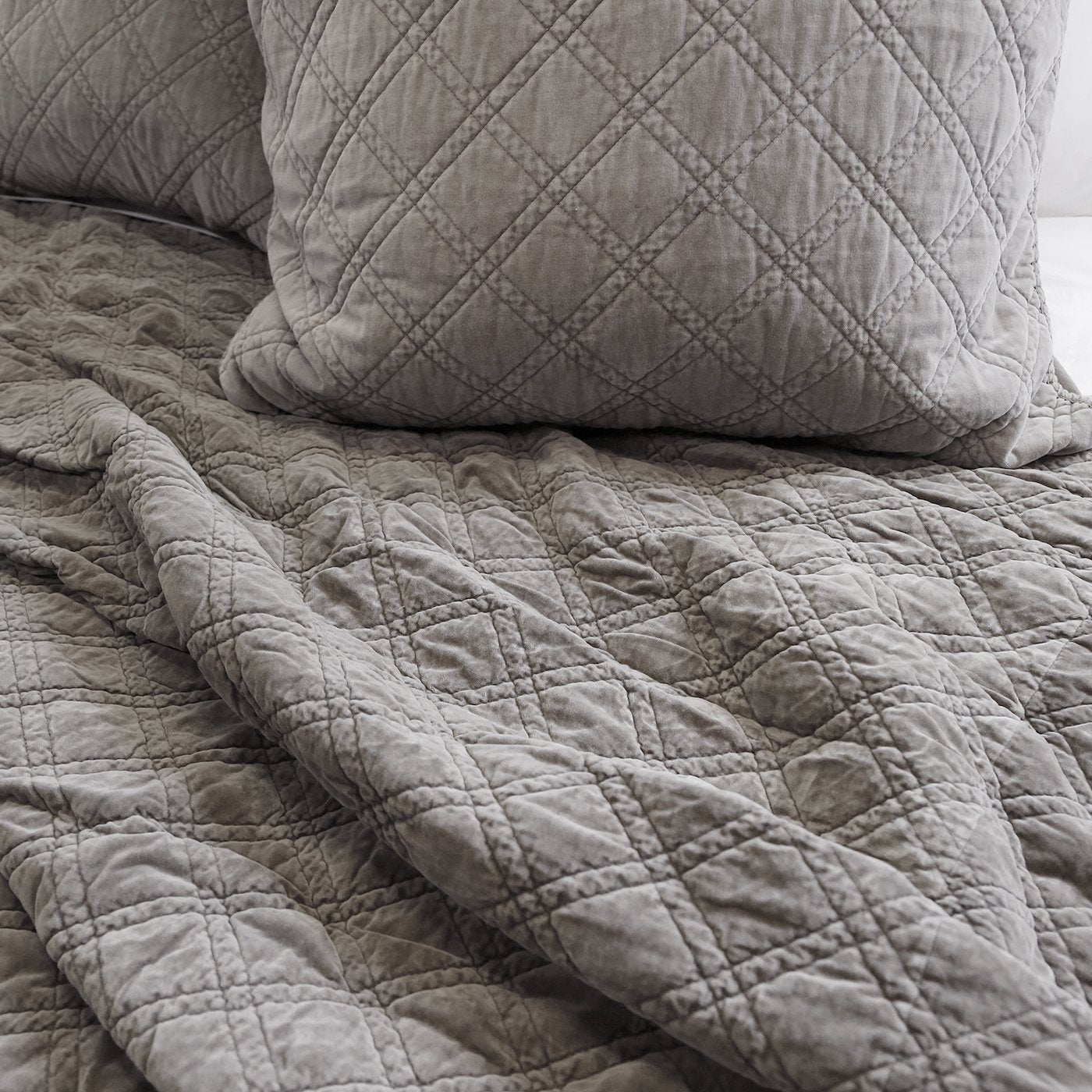 POM POM BRUSSELS COVERLET COLLECTION - PEWTER