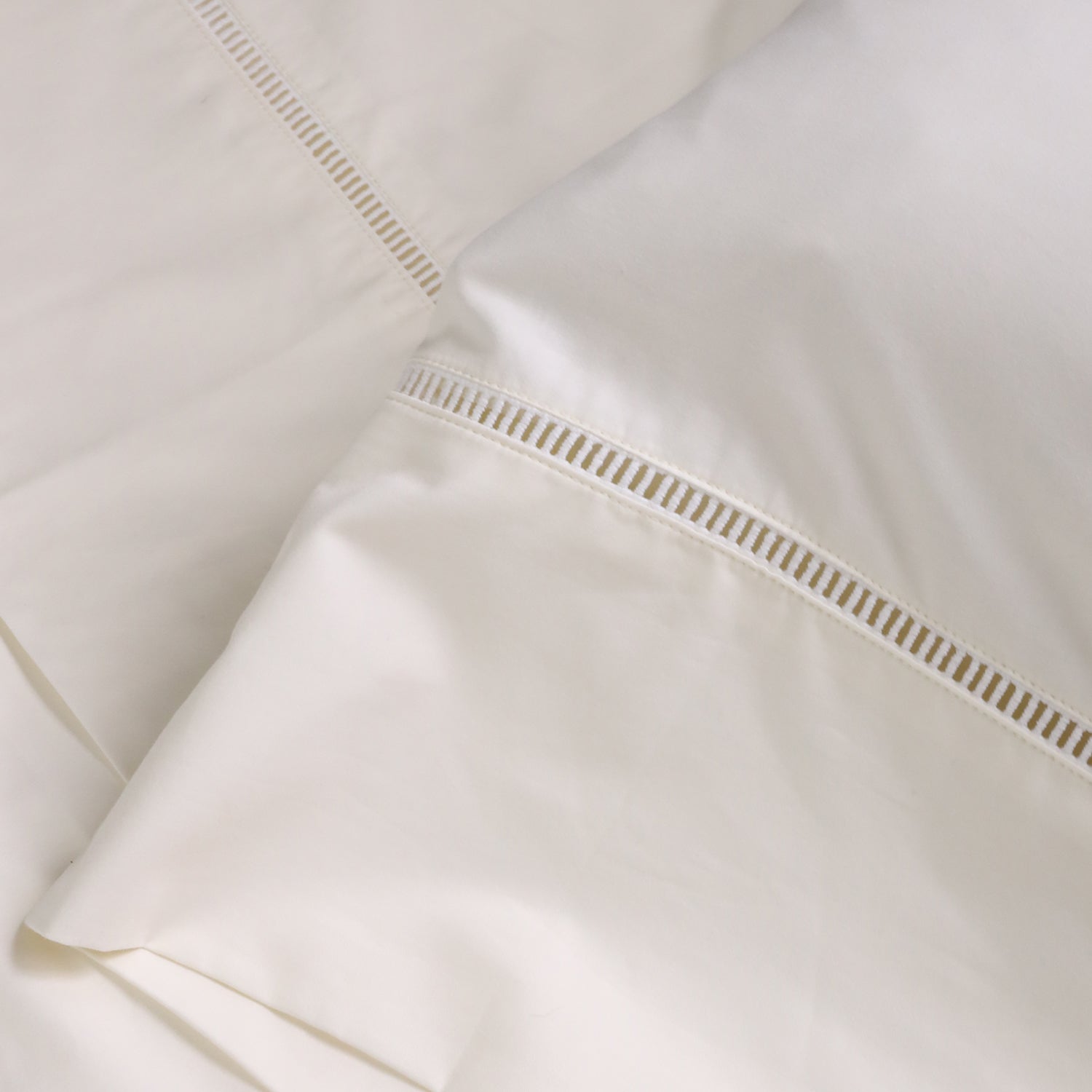 POM POM COMO LADDER STITCH COTTON SATEEN SHEET SET - IVORY